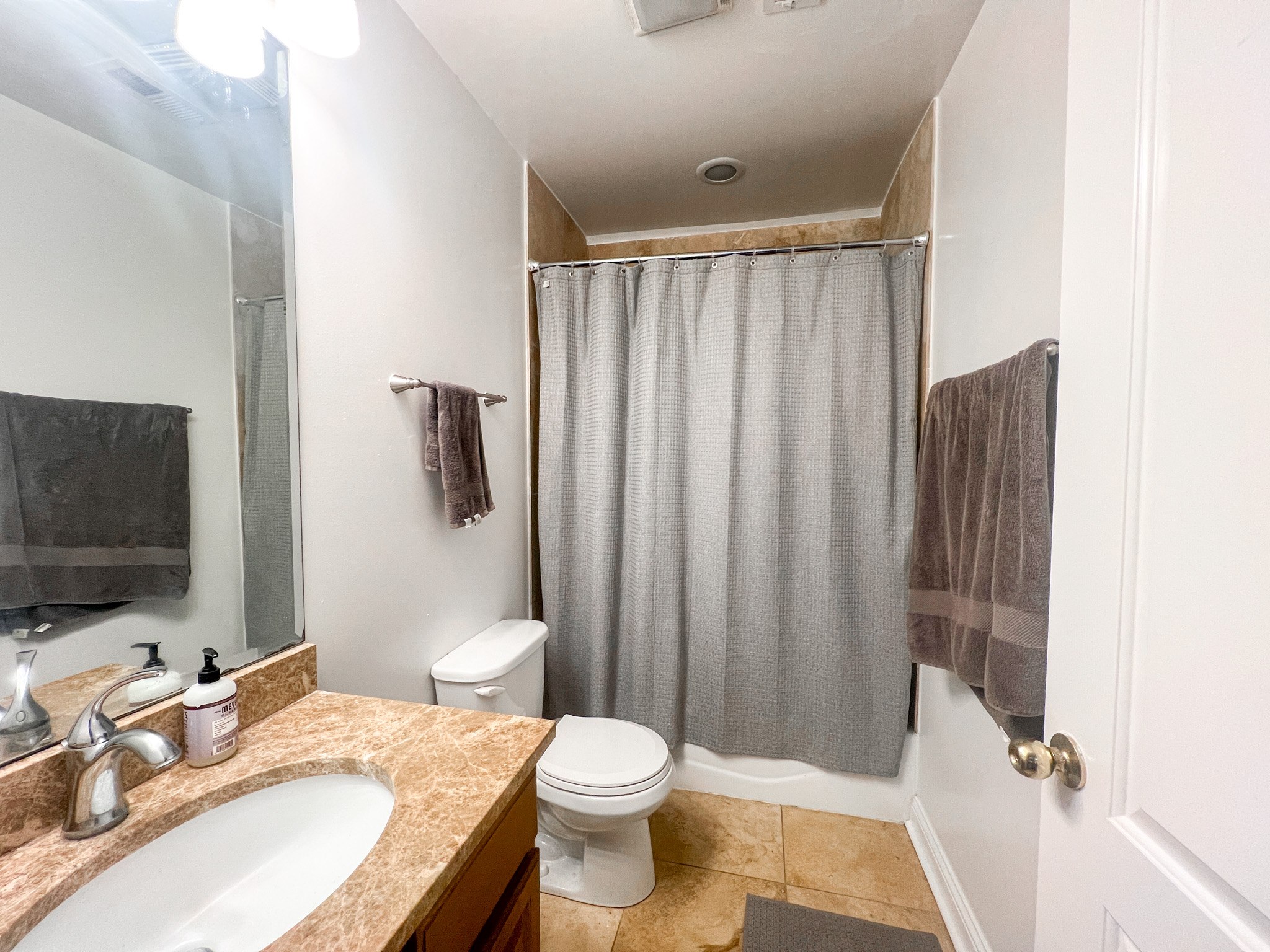 718-20 W Buckingham Pl 718-20 W Buckingham Pl., Chicago, IL 60657 - Leasing by Cross Street
